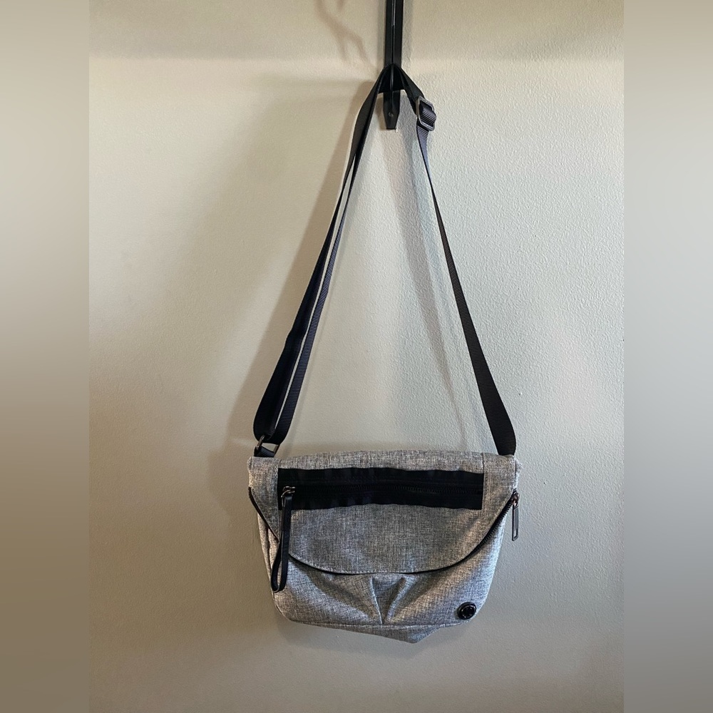 Lululemon Festival Bag II - Heathered Grey / Black